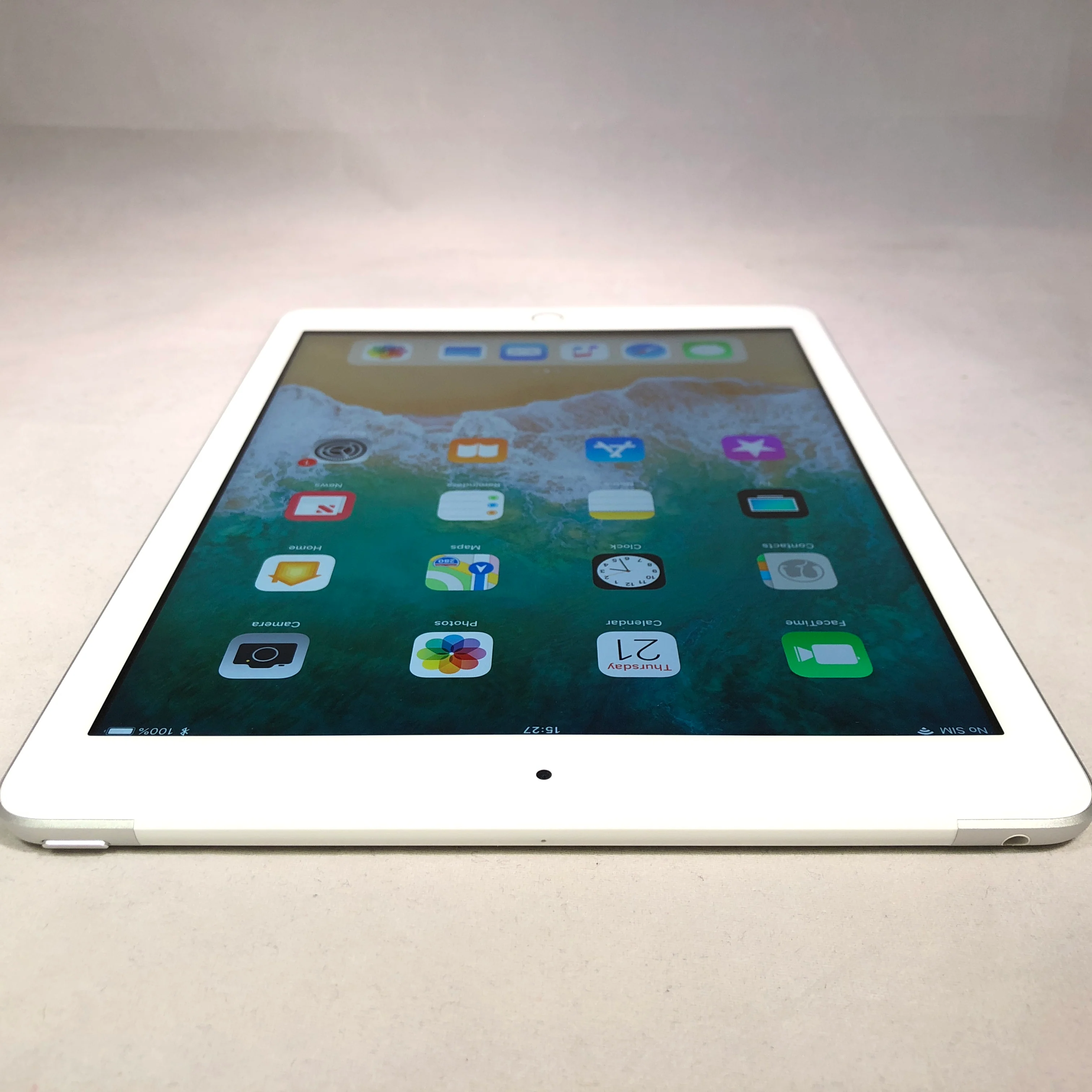 iPad 6 32GB Silver (GSM Unlocked) - Image 5
